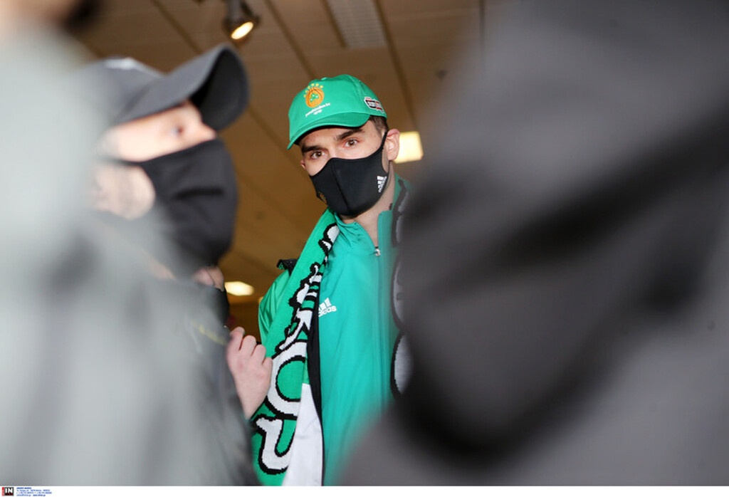 Καρέ καρέ η άφιξη του Χεζόνια στην Ελλάδα