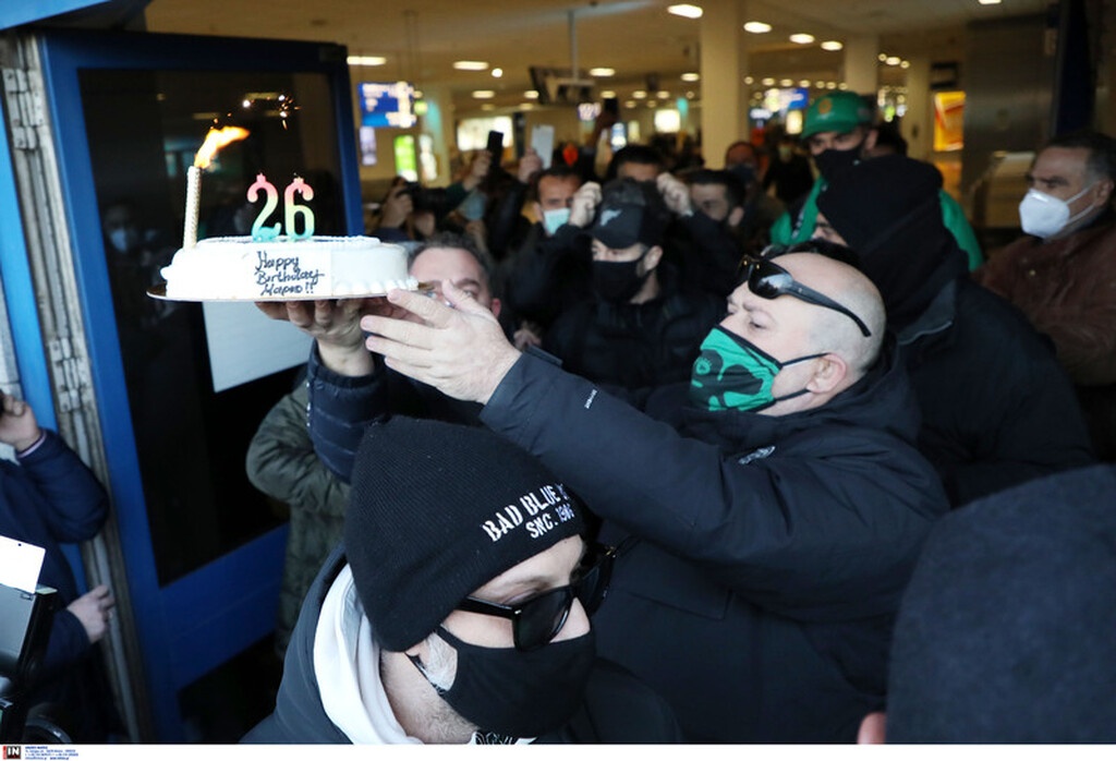 Καρέ καρέ η άφιξη του Χεζόνια στην Ελλάδα