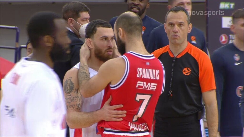 Ολυμπιακός - ΤΣΣΚΑ Μόσχας: Το ρεκόρ του Σπανούλη και η αγκαλιά με τον Τζέιμς (video)