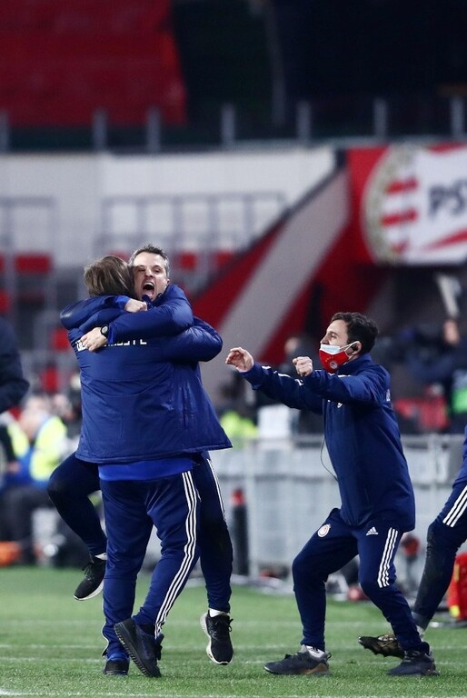 Αϊντχόφεν-Ολυμπιακός: Έξαλλοι πανηγυρισμοί μετά την πρόκριση (photos+video)