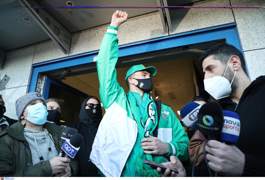 Καρέ καρέ η άφιξη του Χεζόνια στην Ελλάδα