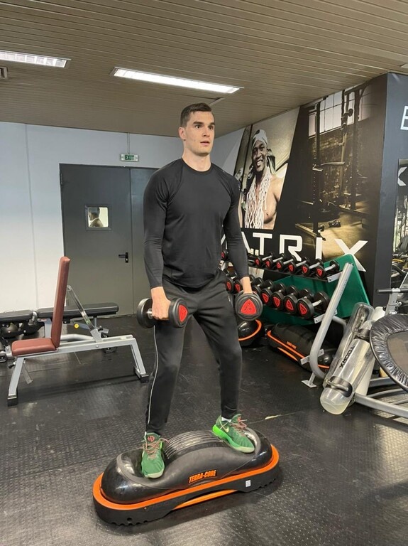 Καρέ καρέ η άφιξη του Χεζόνια στην Ελλάδα