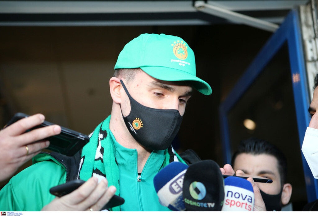 Καρέ καρέ η άφιξη του Χεζόνια στην Ελλάδα