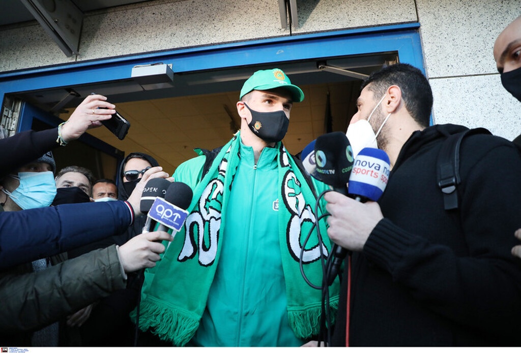 Καρέ καρέ η άφιξη του Χεζόνια στην Ελλάδα