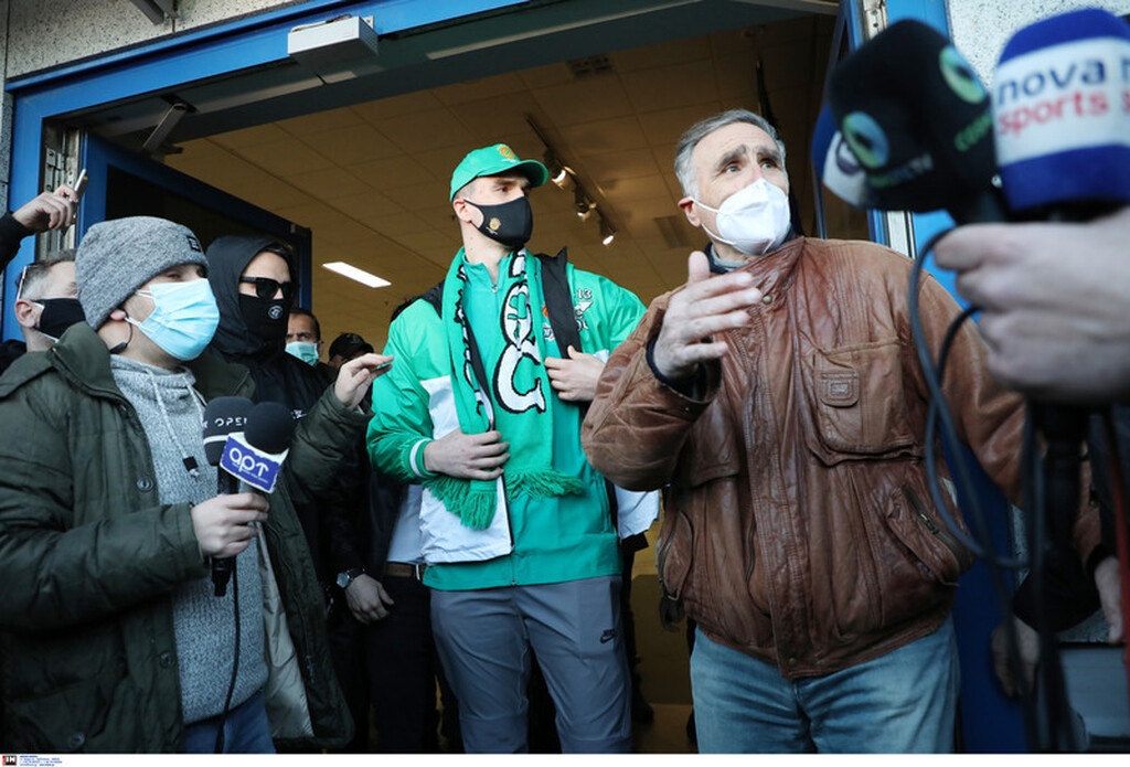 Καρέ καρέ η άφιξη του Χεζόνια στην Ελλάδα