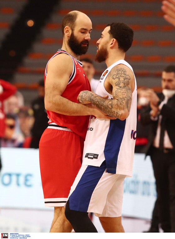 Ολυμπιακός - ΤΣΣΚΑ Μόσχας: Το ρεκόρ του Σπανούλη και η αγκαλιά με τον Τζέιμς (video)