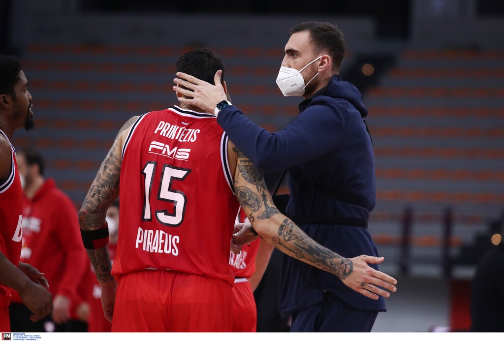 Ολυμπιακός - ΤΣΣΚΑ Μόσχας: Το ρεκόρ του Σπανούλη και η αγκαλιά με τον Τζέιμς (video)