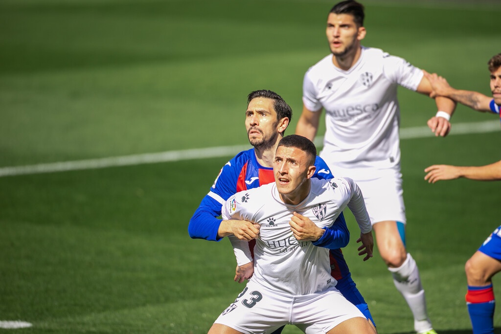 La Liga: Ισόπαλες Εϊμπάρ-Ουέσκα και… χαμός στην «ουρά»!