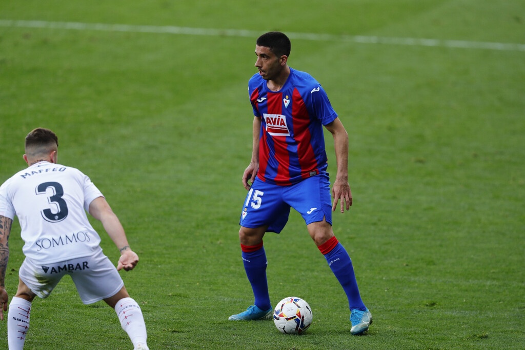La Liga: Ισόπαλες Εϊμπάρ-Ουέσκα και… χαμός στην «ουρά»!