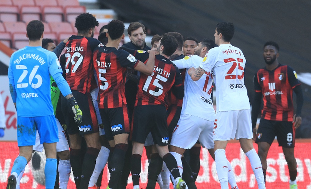 Χαμός στο Μπόρνμουθ - Γουότφορντ: Τσαμπουκάς και αποβολές (videos)