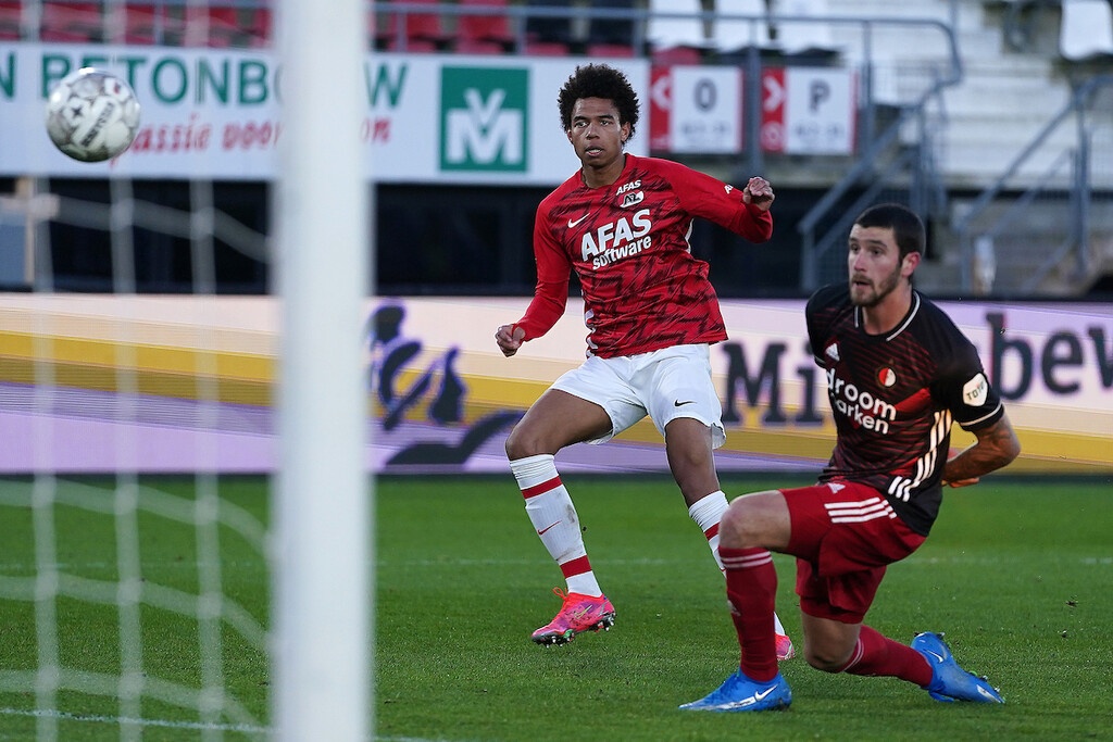 Eredivisie: Η Αλκμάαρ διέλυσε τη Φέγενορντ και μείωσε τη διαφορά από την Αϊντχόφεν (video)