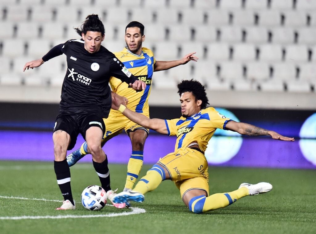 Κύπρος: Με νίκη ξεκίνησε τη μάχη για τον τίτλο η Ομόνοια, τρίποντο κι ο ΑΠΟΕΛ (video)