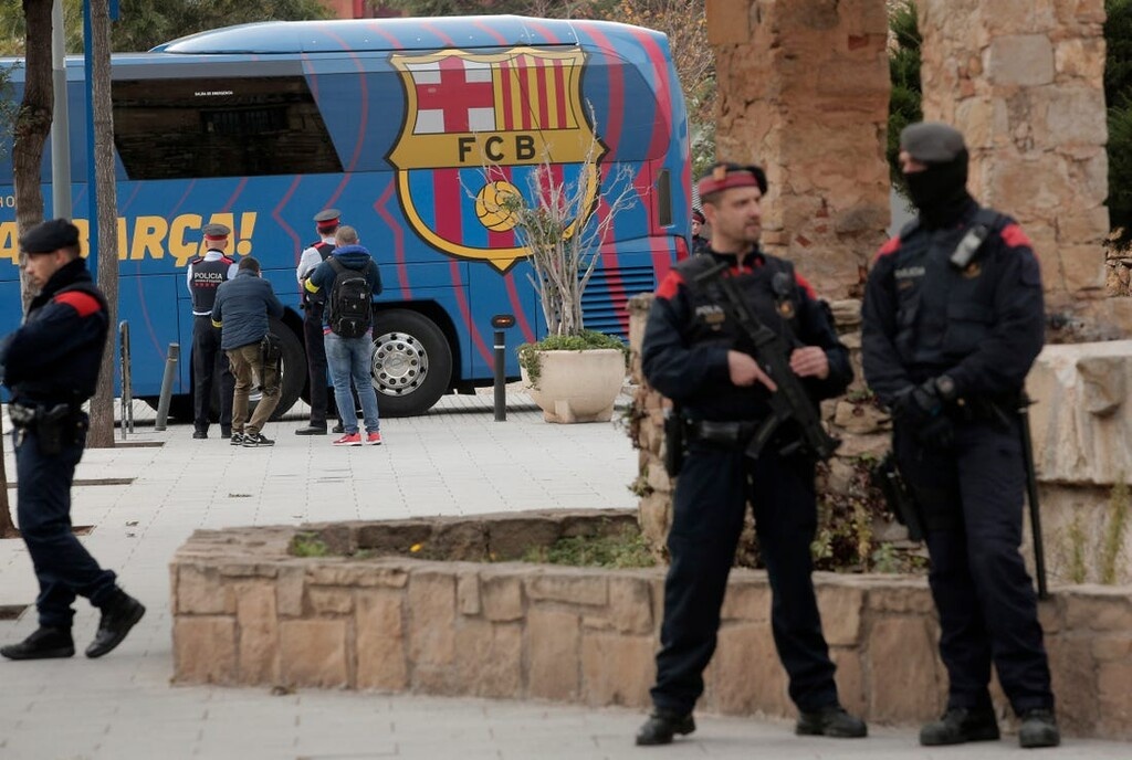 Μπαρτσελόνα: «Ντου» της Αστυνομίας στο «Καμπ Νου» (photos)