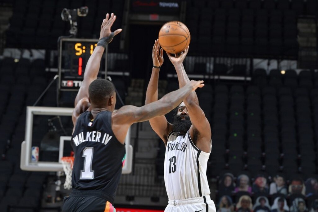 NBA: Ο αλάνθαστος κύριος Χάρντεν (photos+video)