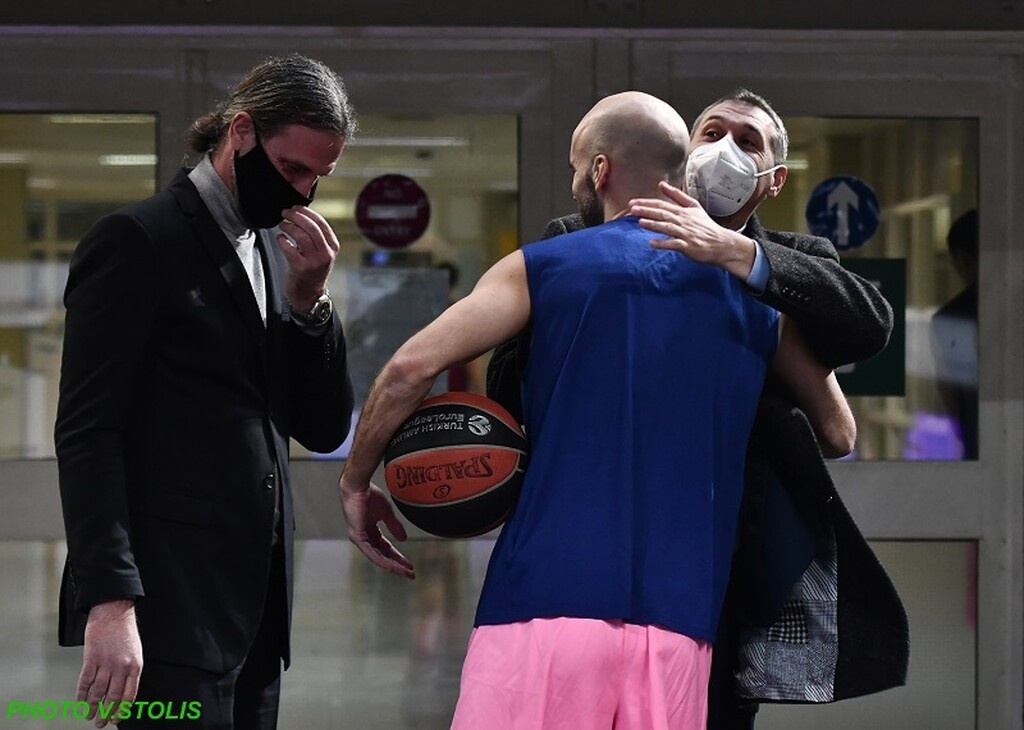 Παναθηναϊκός ΟΠΑΠ-Μπαρτσελόνα: Η υποδοχή στον Νικ Καλάθη και η βράβευσή του (videos+photos)