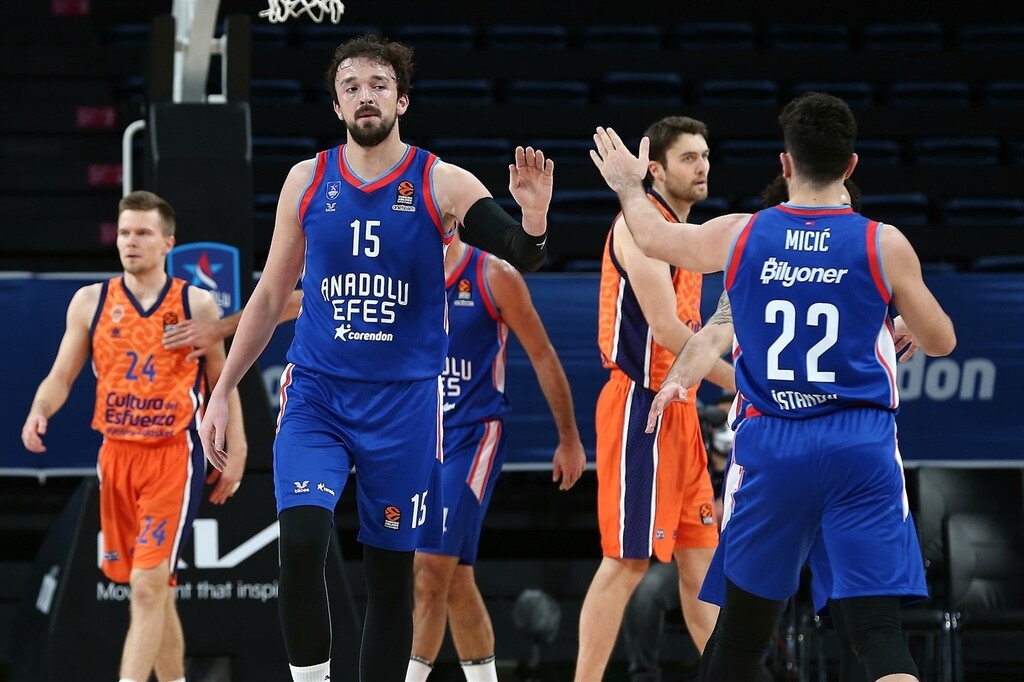 Αναντολού Εφές - Βαλένθια 99-83: Την εκτέλεσε από το τρίποντο