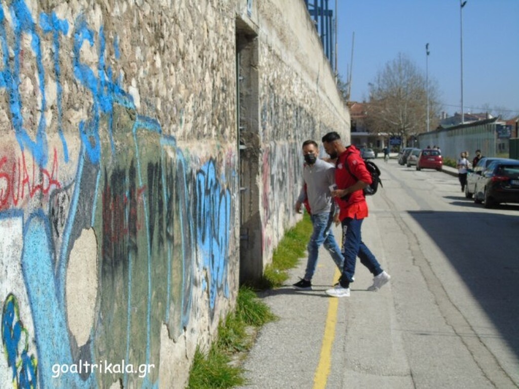 Τρίκαλα-Παναχαϊκή: Έπεσαν σοβάδες στο Στάδιο από τον σεισμό