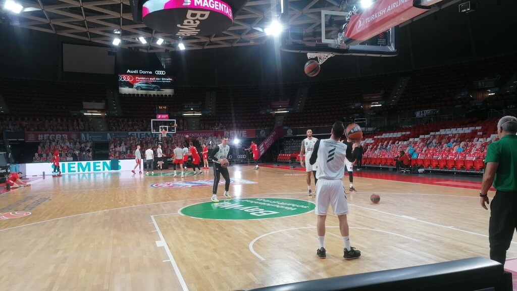 Μπάγερν-Παναθηναϊκός ΟΠΑΠ: Η... σέντρα του Χεζόνια και το «ατύχημα» με τον Δίπλαρο (videos)