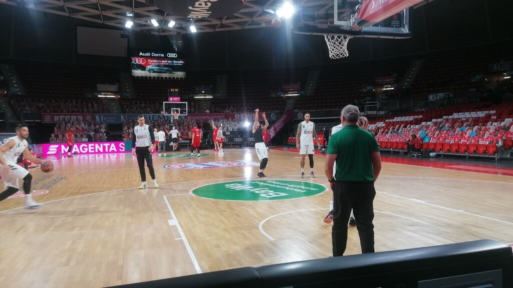 Μπάγερν-Παναθηναϊκός ΟΠΑΠ: Η... σέντρα του Χεζόνια και το «ατύχημα» με τον Δίπλαρο (videos)