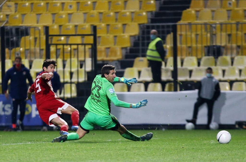 Ολυμπιακός: Viral το έξυπνο γκολ του Μπουχαλάκη (photos+videos)