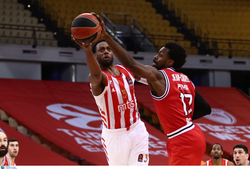 Ολυμπιακός: Στο… μικροσκόπιο ο Λόιντ