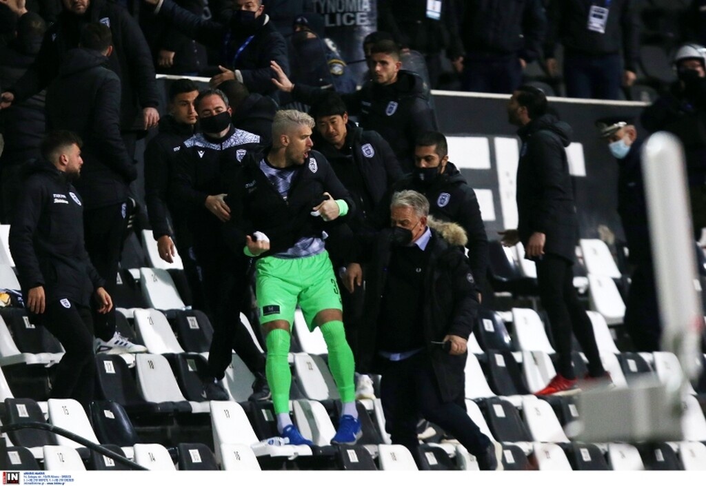 Έξαλλος ο Πασχαλάκης - Η στιγμή της έντασης στο ΠΑΟΚ-Άρης (photos)