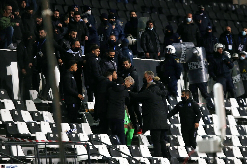 Έξαλλος ο Πασχαλάκης - Η στιγμή της έντασης στο ΠΑΟΚ-Άρης (photos)