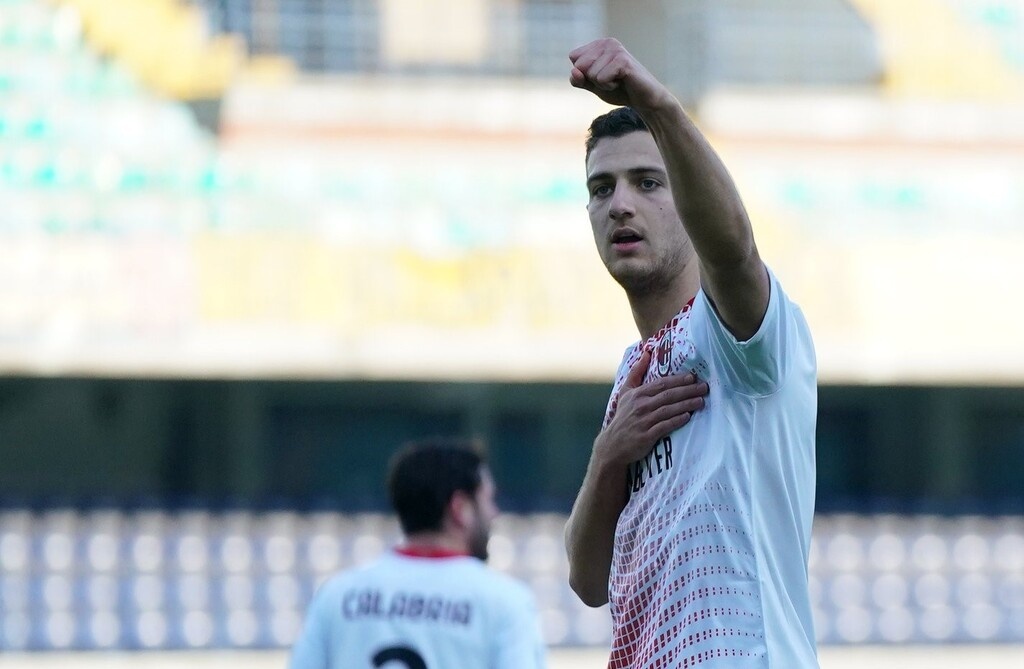 Serie A: Πέρασε απ’ τη Βερόνα η Μίλαν, χαμός στην «ουρά»! (Videos+Photos)
