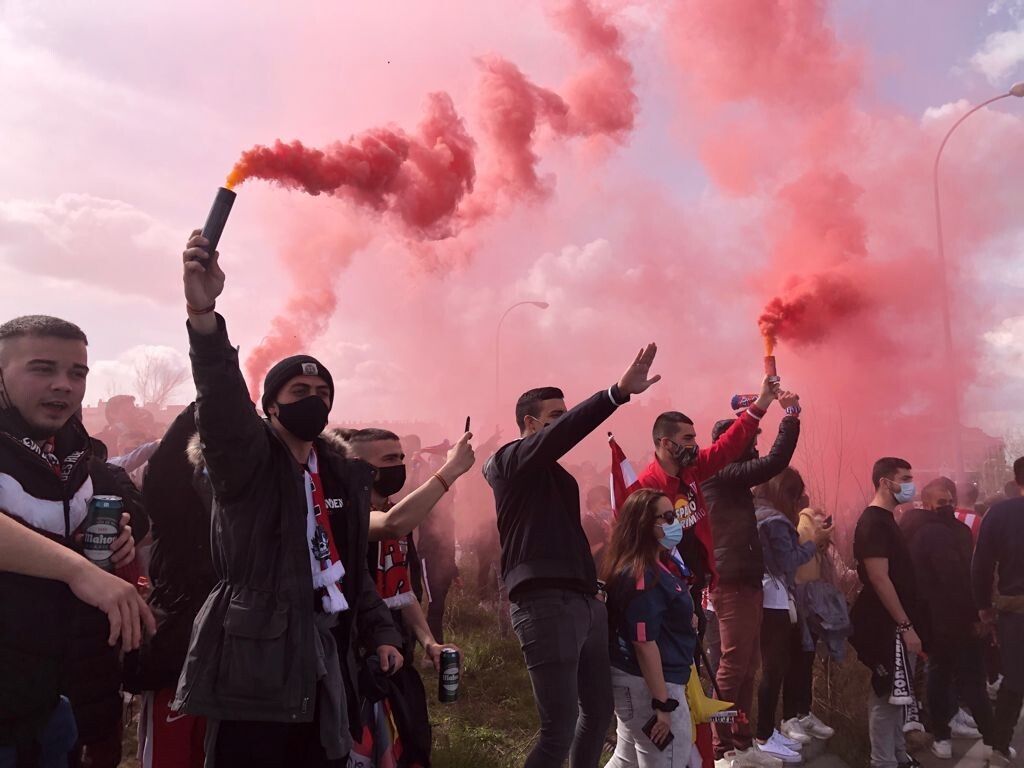 Χαμός πριν το Ατλέτικο-Ρεάλ: Χιλιάδες οπαδοί έξω από το «Wanda Metropolitano» (videos+photos)