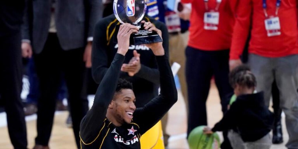 Γιάννης Αντετοκούνμπο: Στα... χνάρια του Μάικλ Τζόρνταν (photos)