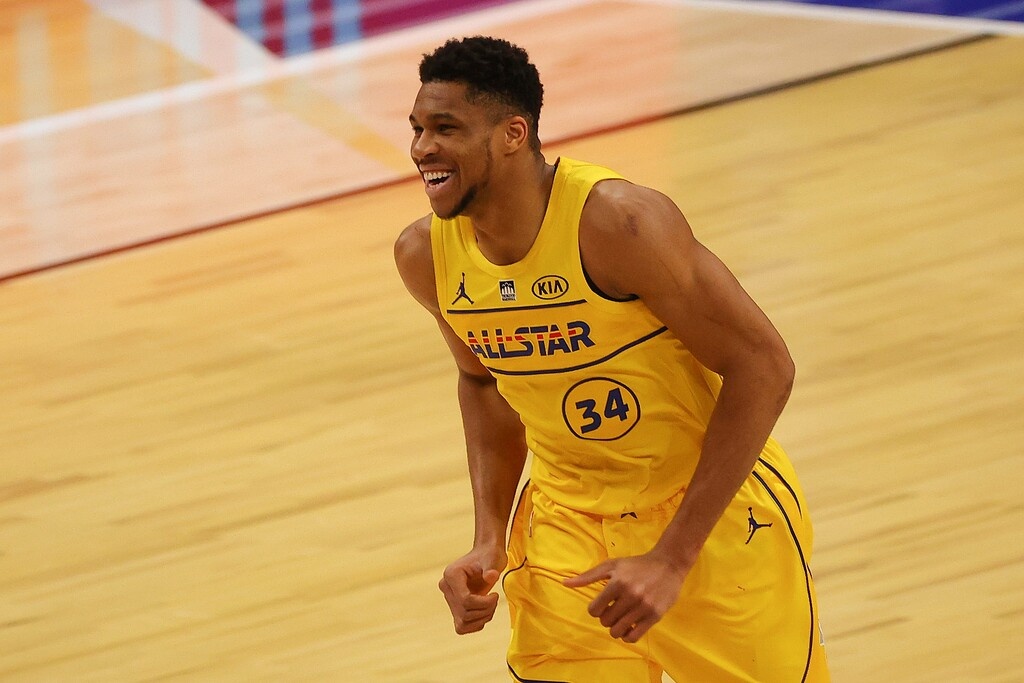 NBA: Η συγκλονιστική ατάκα του Γιάννη για Κόμπι (photos)