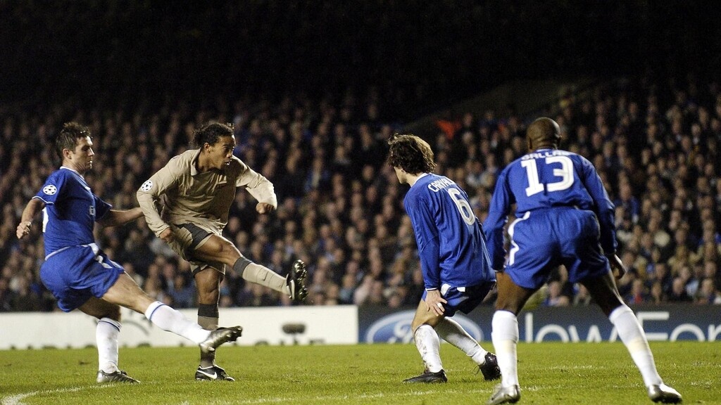 Η γκολάρα που παρέλυσε τον πλανήτη - Όταν ο Ροναλντίνιο έσβησε το τσιγάρο (video+photos)