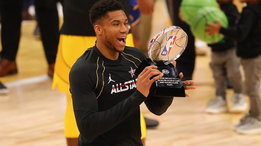 NBA: Η συγκλονιστική ατάκα του Γιάννη για Κόμπι (photos)