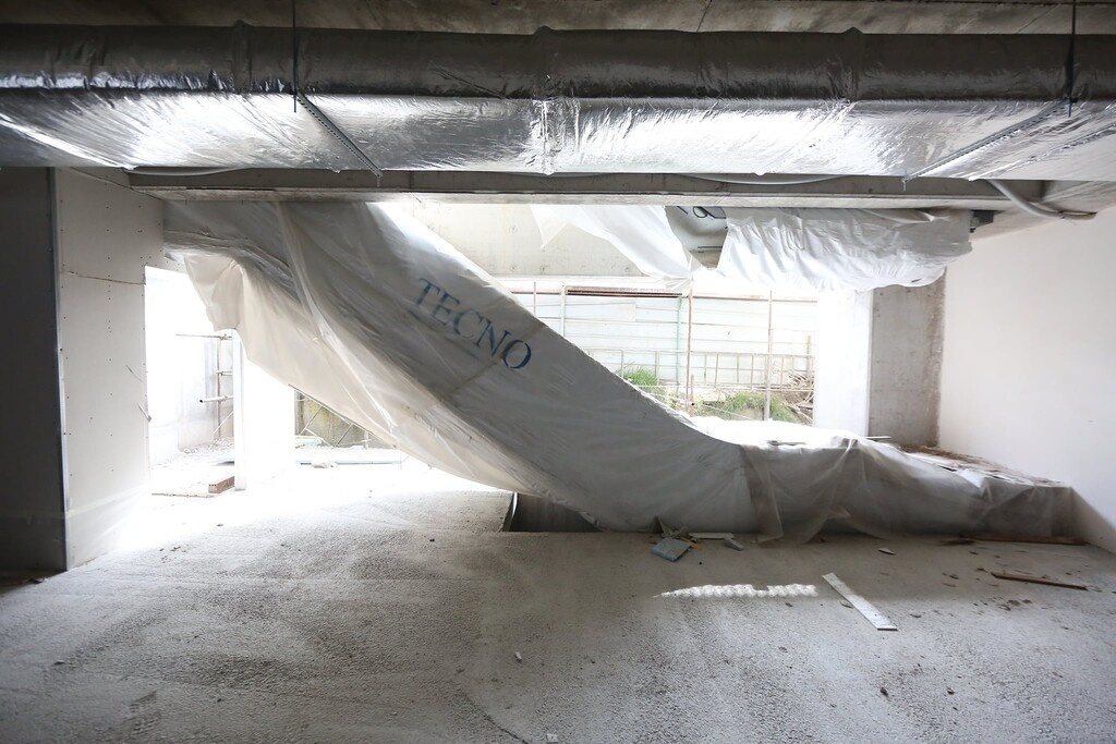 Οι κυλιόμενες σκάλες στην πλευρά των VIP από την παλιά Θύρα 3