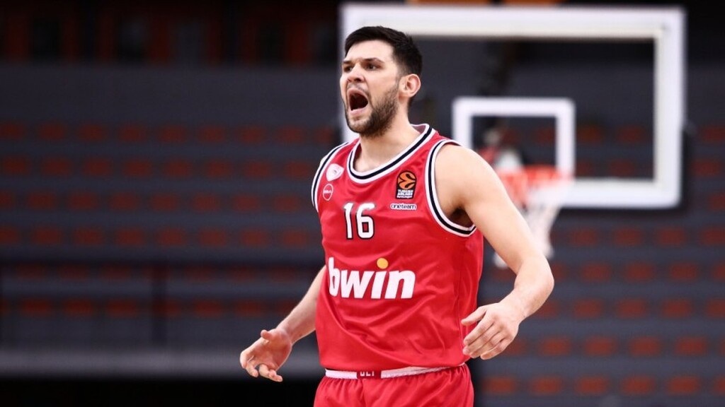 Ολυμπιακός: Χειρουργείο ο Παπανικολάου