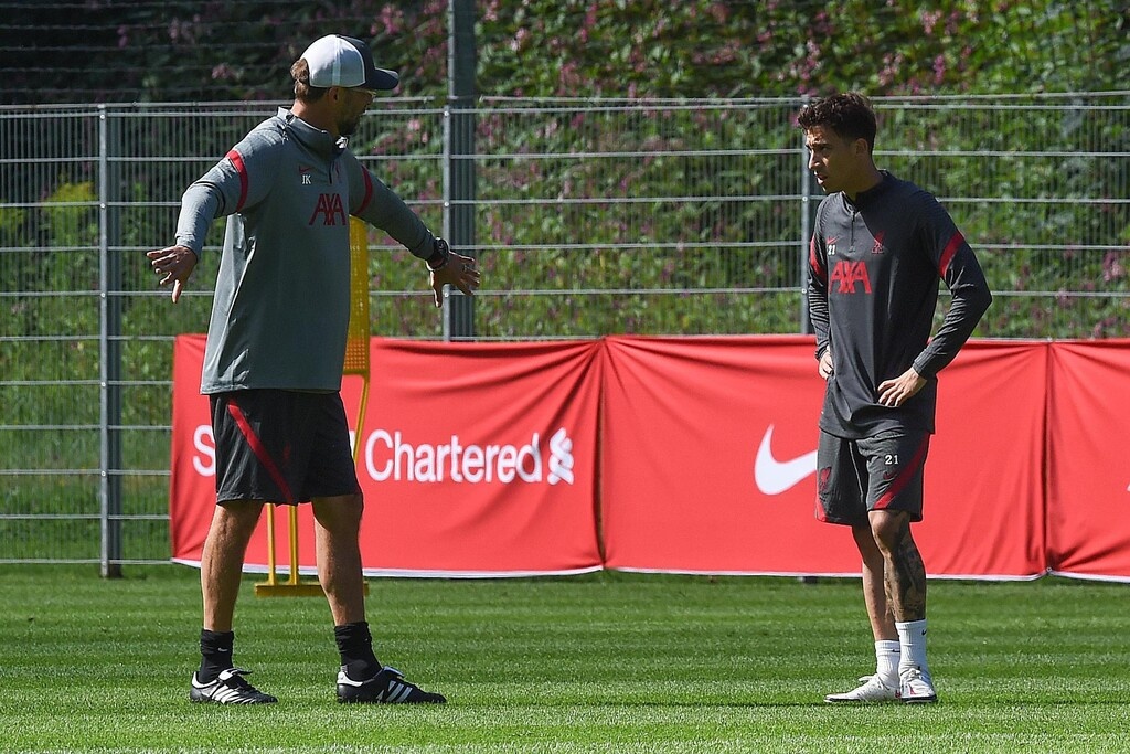 Λίβερπουλ: «Ντου» από οπαδούς σε Κλοπ - «Βάλε μέσα τον Τσιμίκα» (photos)