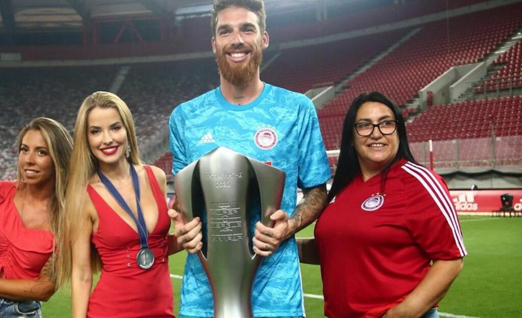 Ολυμπιακός: Ξέσπασε η γυναίκα του Σα - Η αποκάλυψη και το μήνυμα στους οπαδούς