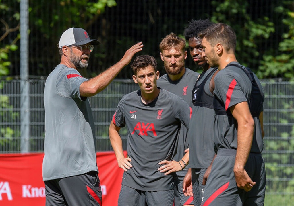 Λίβερπουλ: «Ντου» από οπαδούς σε Κλοπ - «Βάλε μέσα τον Τσιμίκα» (photos)