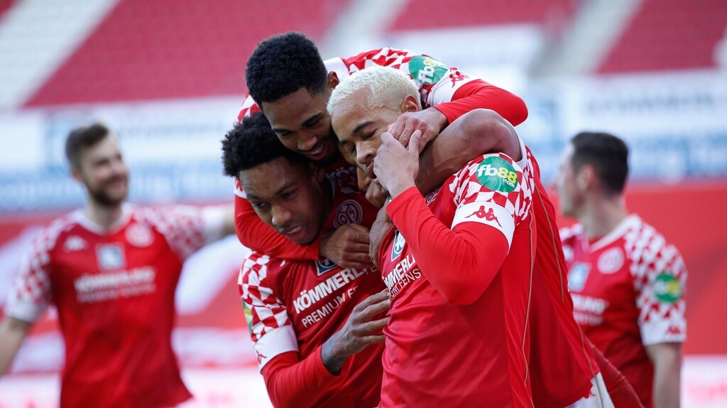 Bundesliga: Περίπατοι για Μπάγερν και Βόλφσμπουργκ (video+photos)