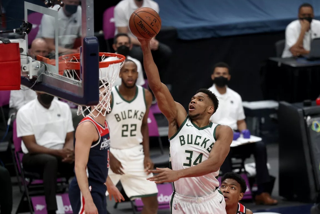 NBA: Σπουδαίος Γιάννης - Νίκη για Μπακς (video+photos)