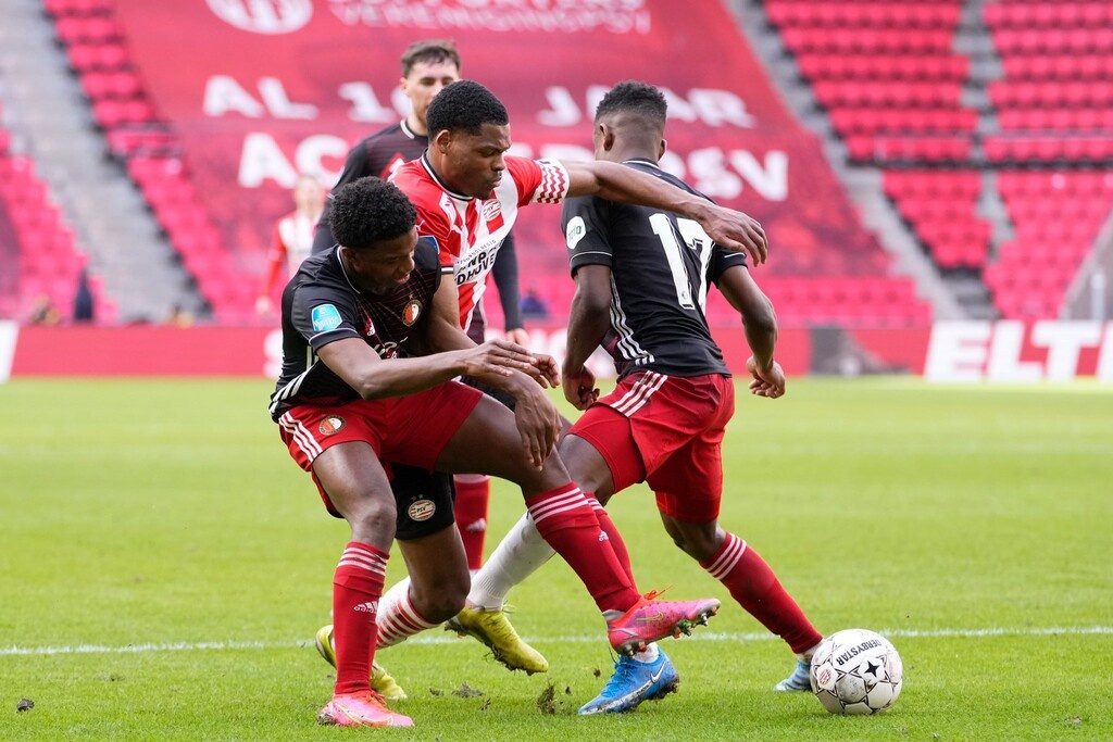 Eredivisie: Προελαύνει ο Άγιαξ για τον τίτλο μετά το «Χ» στο Φέγενορντ-Αϊντχόφεν! (video+photos)