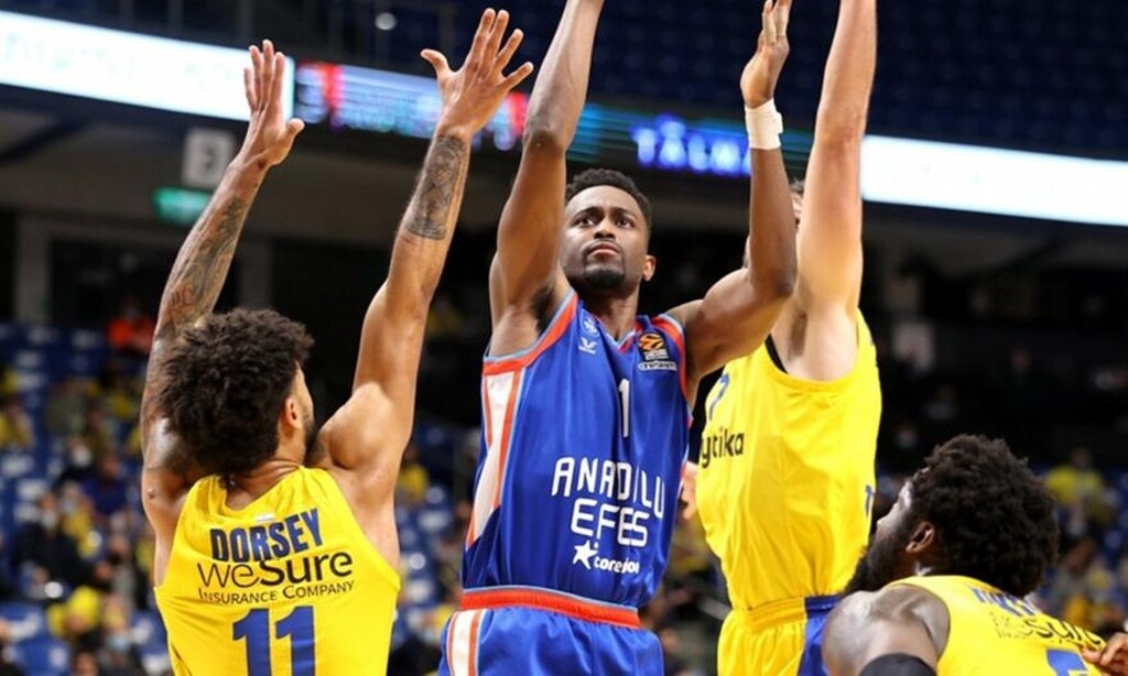Euroleague: Η βαθμολογία μετά το διπλό της Εφές κόντρα στην Μακάμπι (photos)