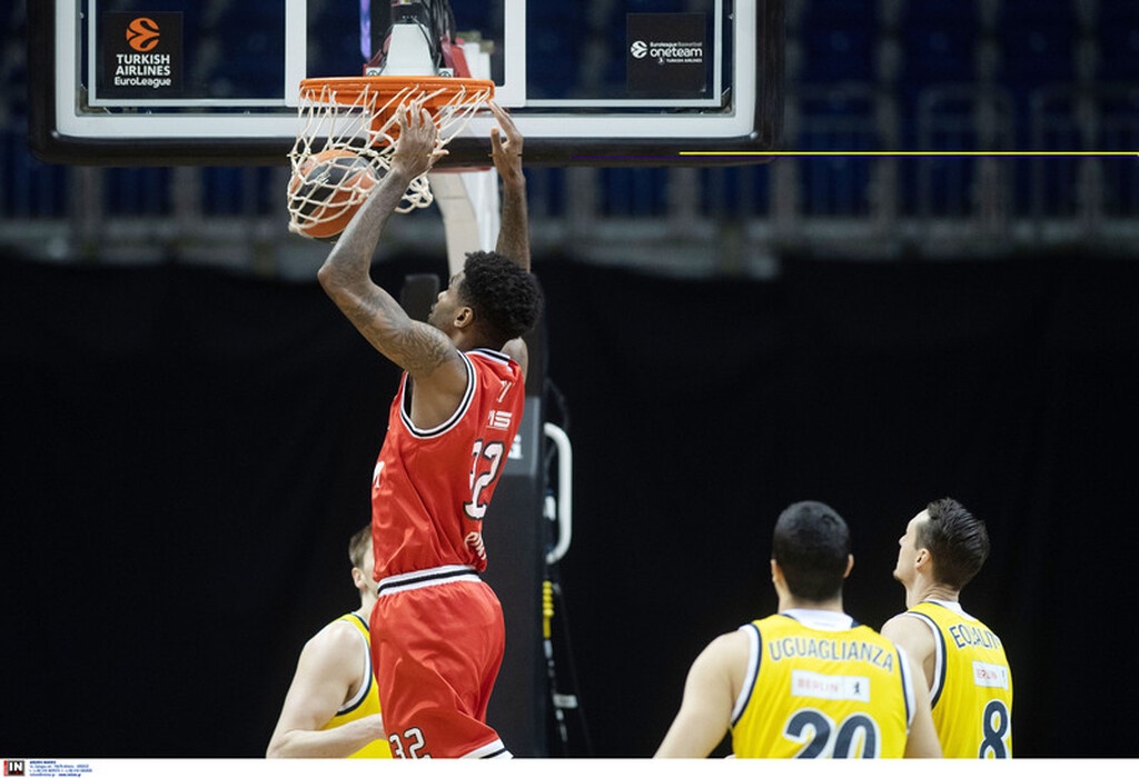 Άλμπα Βερολίνου - Ολυμπιακός 80-84: «Απόδραση» με «μαγικό» Βεζένκοφ (videos+photos)