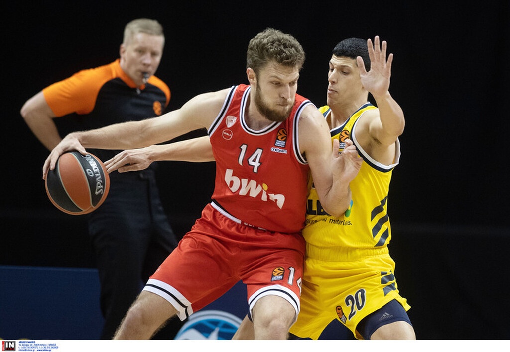 Άλμπα Βερολίνου - Ολυμπιακός 80-84: «Απόδραση» με «μαγικό» Βεζένκοφ (videos+photos)