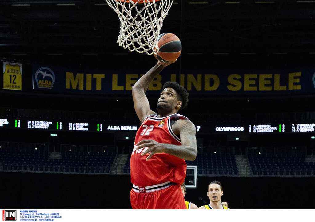 Άλμπα Βερολίνου - Ολυμπιακός 80-84: «Απόδραση» με «μαγικό» Βεζένκοφ (videos+photos)