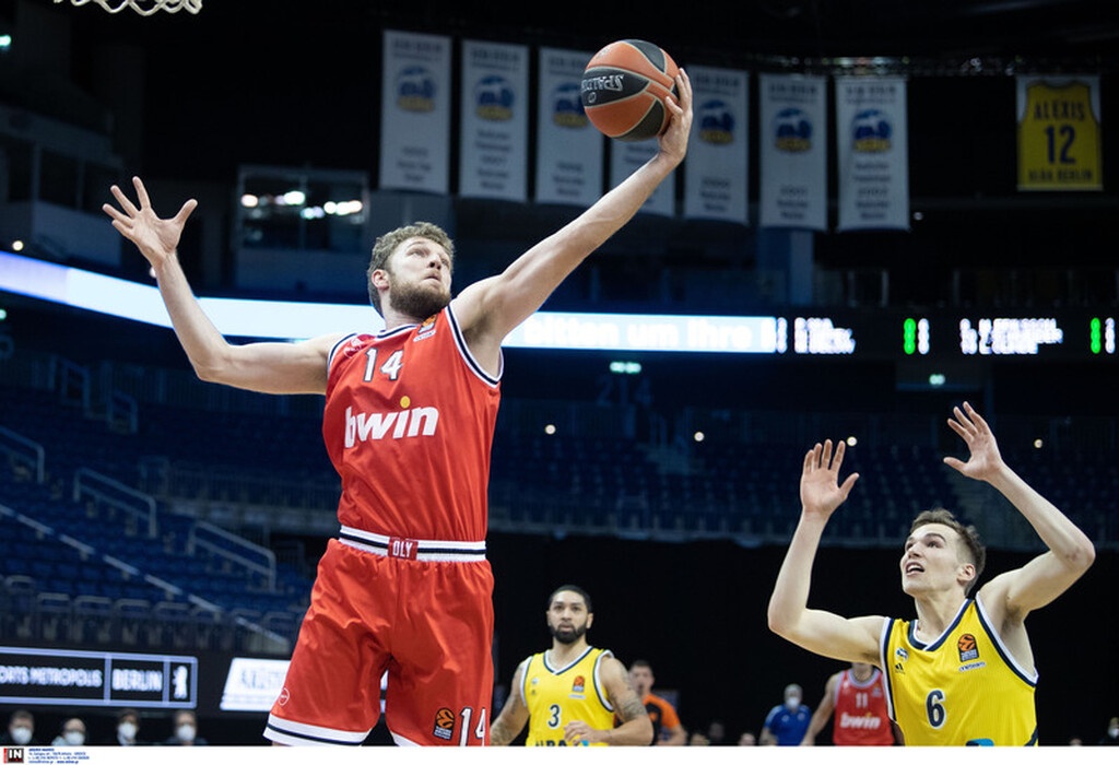 Άλμπα Βερολίνου - Ολυμπιακός 80-84: «Απόδραση» με «μαγικό» Βεζένκοφ (videos+photos)