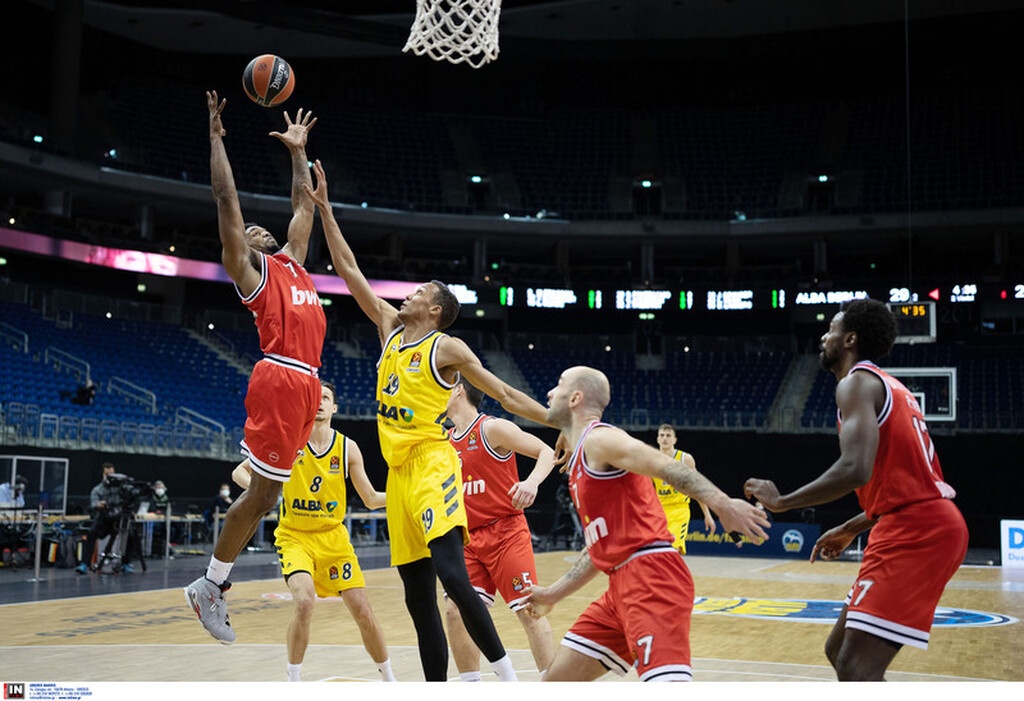 Άλμπα Βερολίνου - Ολυμπιακός 80-84: «Απόδραση» με «μαγικό» Βεζένκοφ (videos+photos)