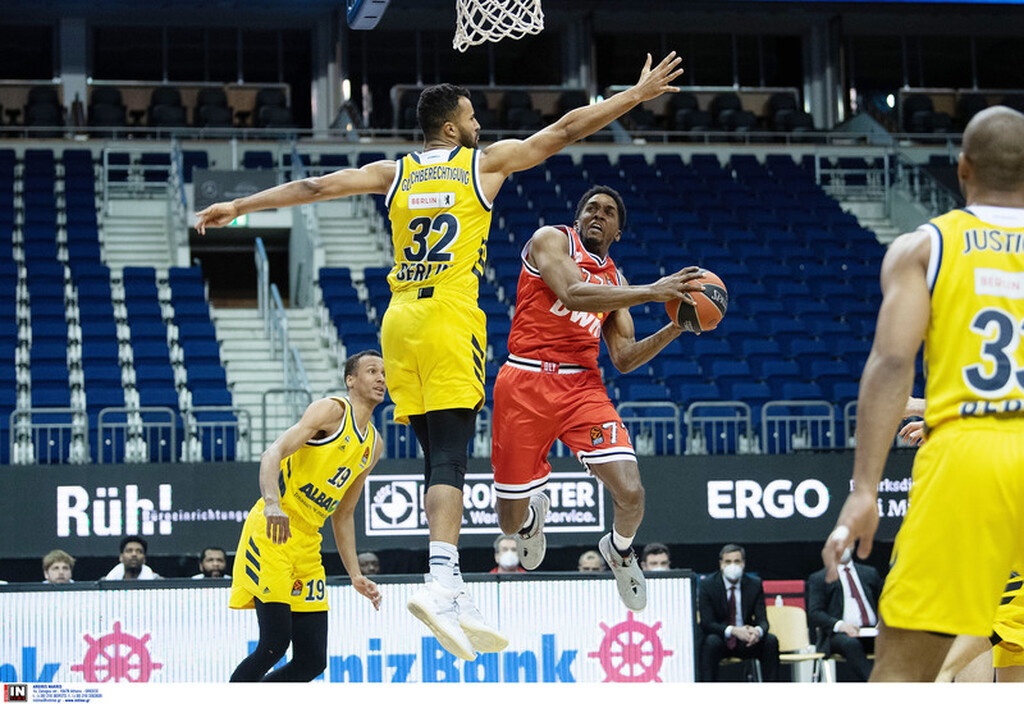 Άλμπα Βερολίνου - Ολυμπιακός 80-84: «Απόδραση» με «μαγικό» Βεζένκοφ (videos+photos)