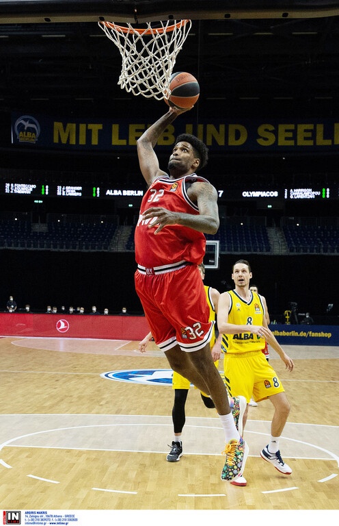 Άλμπα Βερολίνου - Ολυμπιακός 80-84: «Απόδραση» με «μαγικό» Βεζένκοφ (videos+photos)