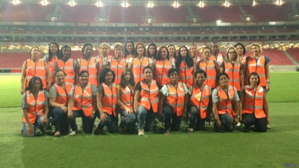 Αυτές είναι οι «μαμάδες-σεκιούριτι» των γηπέδων, που αναφέρθηκαν στην ελληνική Βουλή (videos+photos)